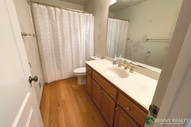 Building Photo - Stunning 3 Bedroom, 2 Bathroom Home in San Carlos