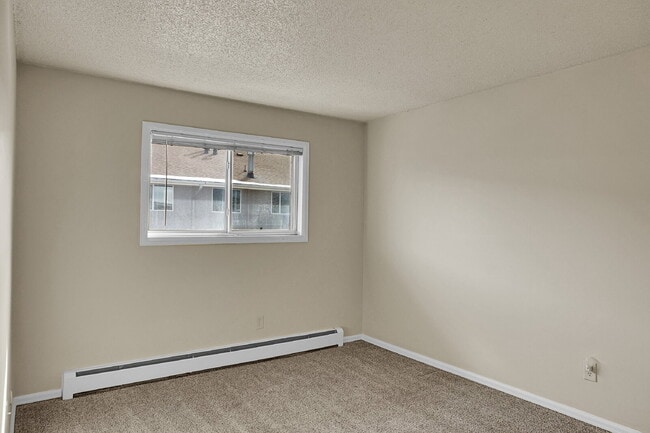 Building Photo - 1,295.95 - 2 Bed, 1 Bath Apartment in Co Springs with Pool and Clubhouse Access!