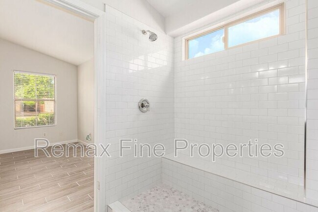 Building Photo - 1851 E Carla Vista Dr