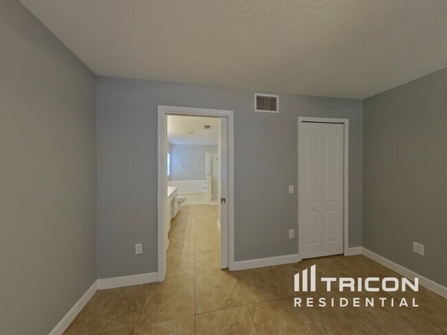 Building Photo - 3902 Bellewater Blvd