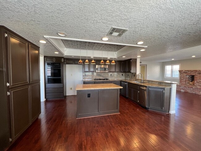 Building Photo - Spring Valley Lake Home
