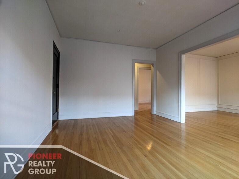 Primary Photo - 1025 Dempster St