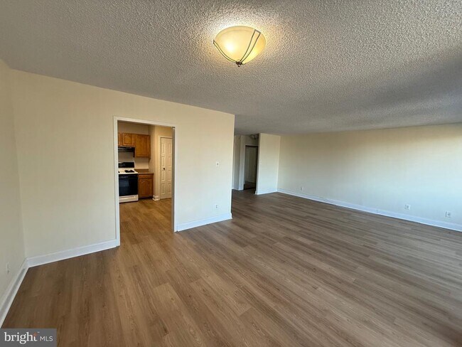 Building Photo - 5225 Pooks Hill Rd