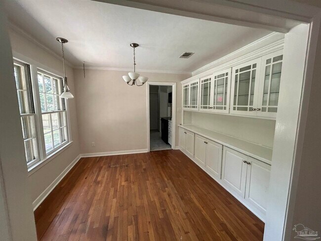 Building Photo - 3840 Dunwoody Dr