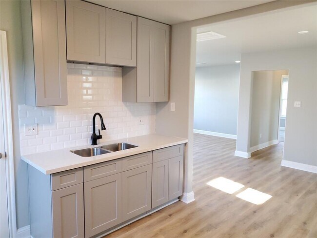 Building Photo - 4514 Willowbrook Blvd
