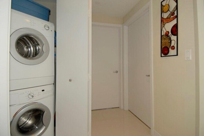 Building Photo - 2821 N Ocean Blvd