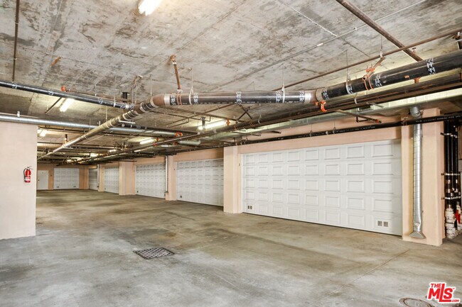 Building Photo - 730 S Marengo Ave