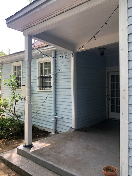 Entry / Patio - 2511 Napier Ave