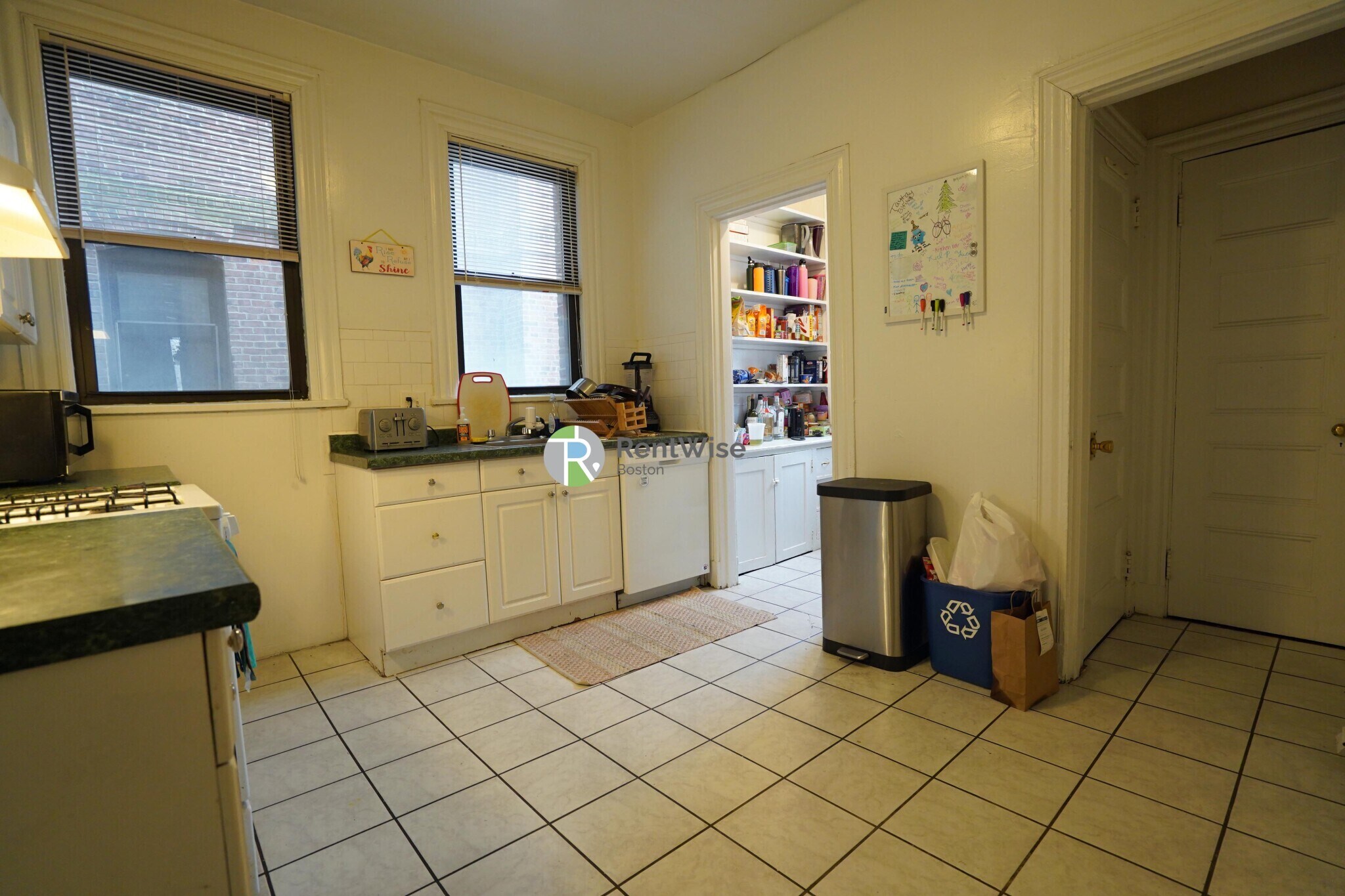 Building Photo - 72 Gardner St