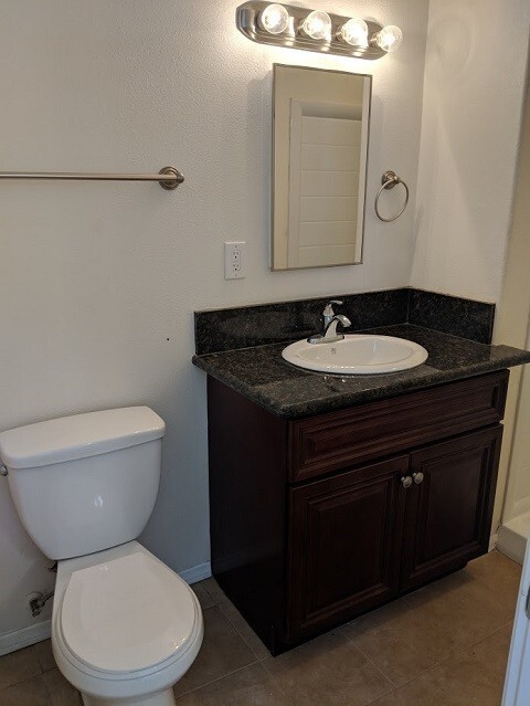 Building Photo - 4 Bed / 3 Bath with bonus room - Single Story Home in El Cajon