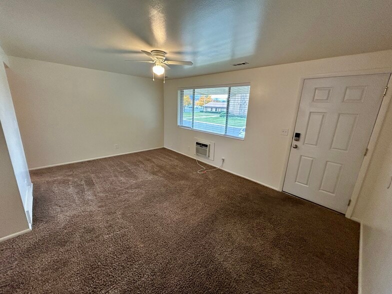 Living room - 143 E 1100 S