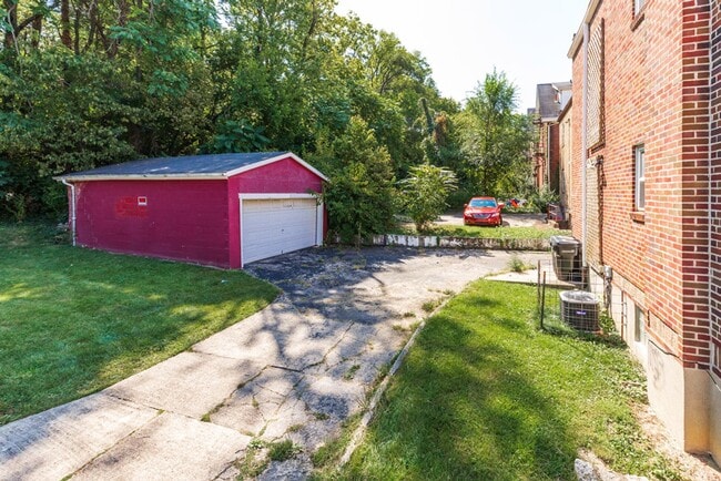Building Photo - 1286 Quebec Rd