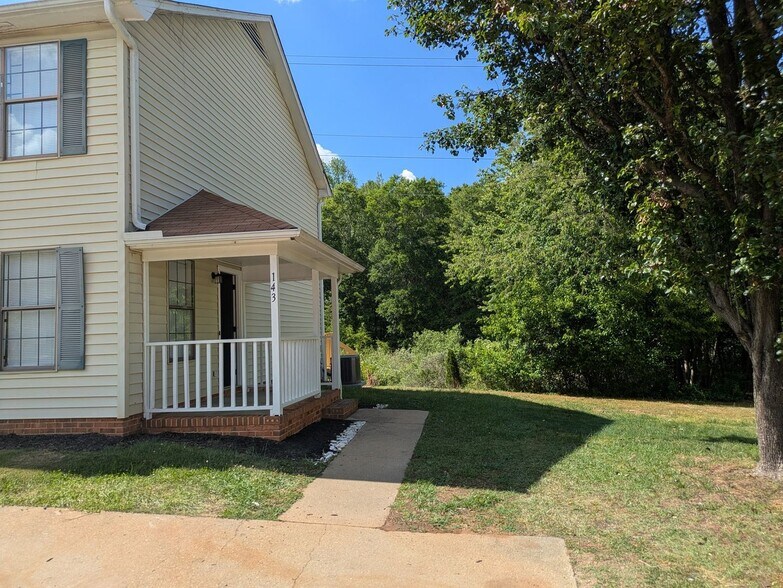 Building Photo - 143 Montague Dr