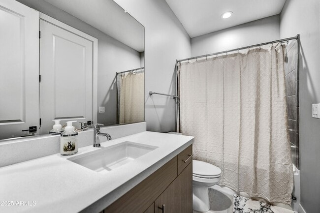 Building Photo - 1 Easy St