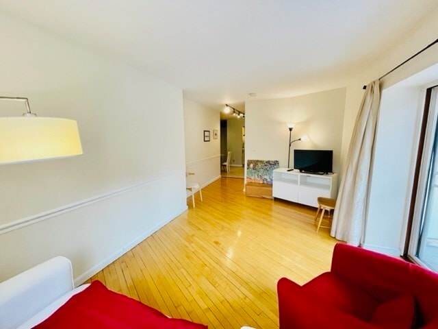 Building Photo - 19 Wiget St