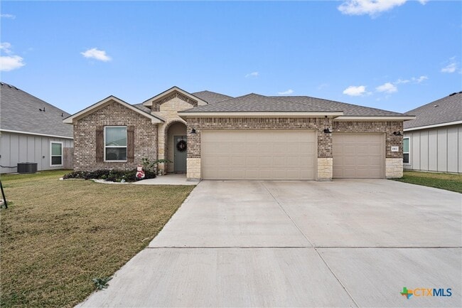 Building Photo - 1913 Zabcikville Dr