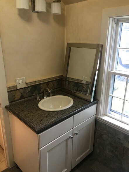 Building Photo - 33 Ward St