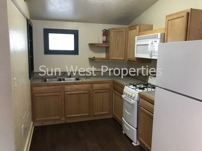 Building Photo - All utilities Paid!