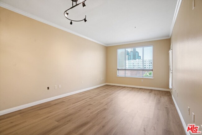 Building Photo - 100 S Alameda St