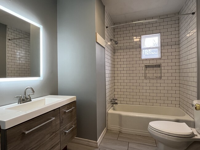 Bathroom 2 - 2030 W Sherwood Ave