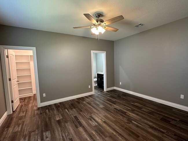 Building Photo - For lease: 2 Bed, 2 Bath Home Rural Neosho...