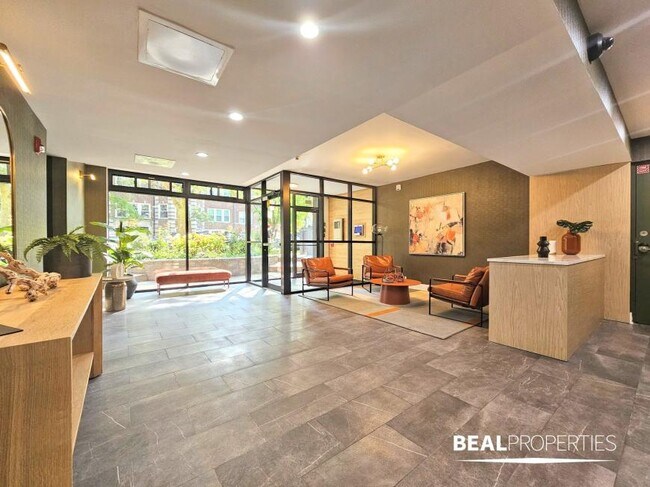 Building Photo - 1 bedroom in CHICAGO IL 60657
