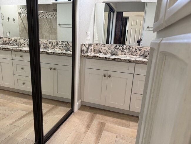 Building Photo - Gorgeous 2 bedroom 2 bath duplex in the trees