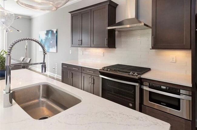 Building Photo - 3458 Fenton Dr