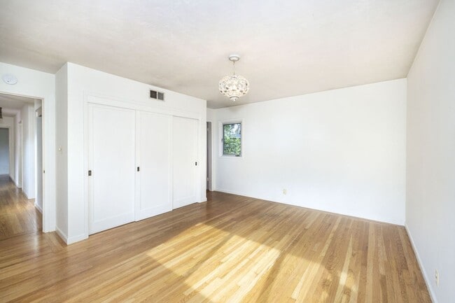 Building Photo - Spacious 3 Bed, 3 Bath Home in Excellent Location- Short Term Lease