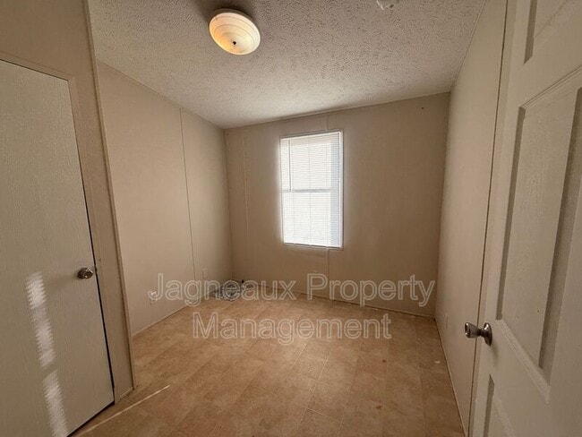 Building Photo - 2210 Center St