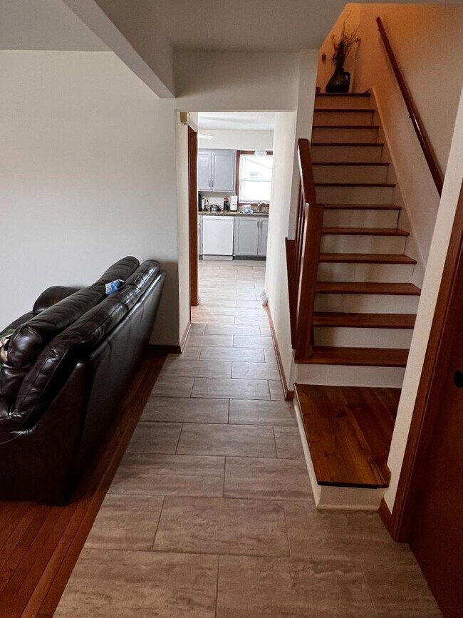 Building Photo - 6700-6702 Hill Ridge Drive - 6702