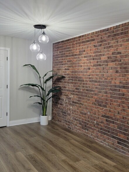 Building Photo - 1100 Holbrook Rd