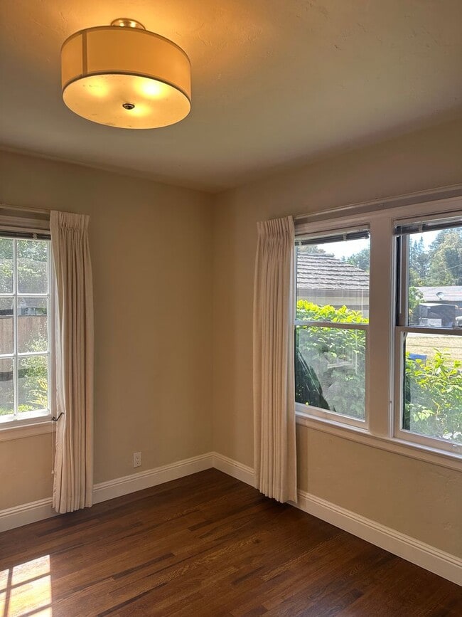 Building Photo - 49-1405