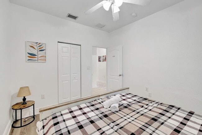 Building Photo - 1816 SW 21st St