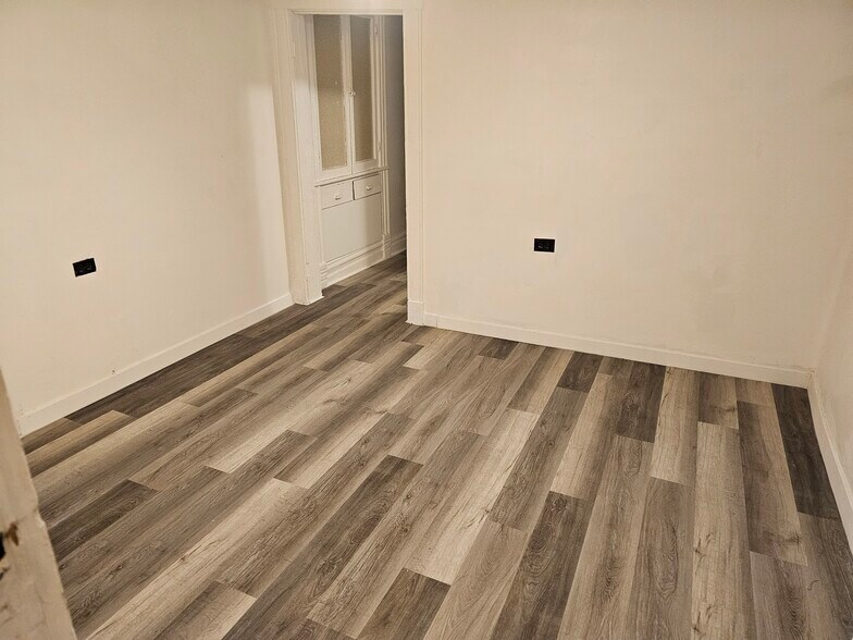 LIVING ROOM - 3535 S Hamilton Ave