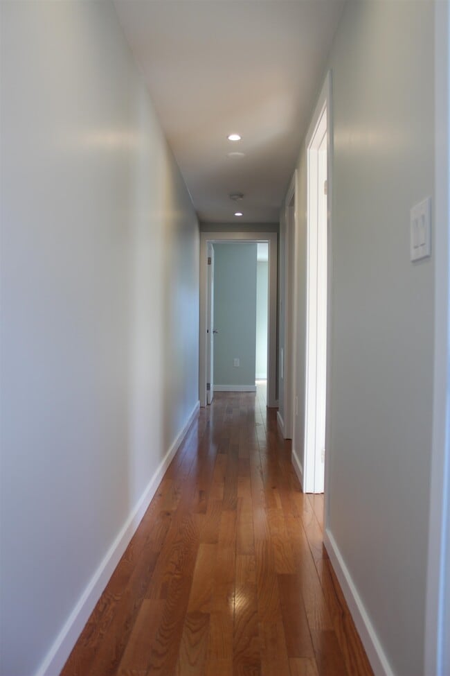 Building Photo - 390 Pacific Ave