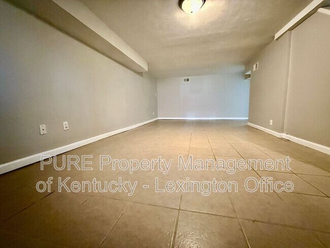 Building Photo - 829 Darley Dr