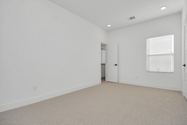 Building Photo - 778 W Tidwell Rd