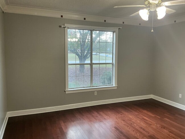 Building Photo - Beautiful Home!