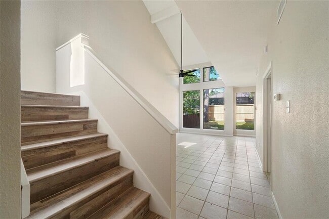 Building Photo - 3230 Poe Dr