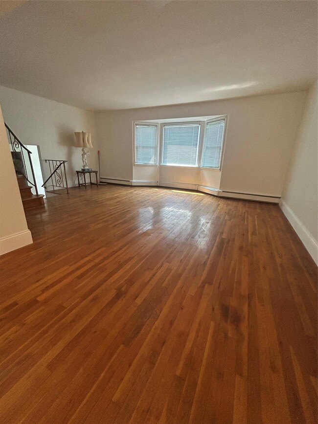 Building Photo - 161 Copiague Pl