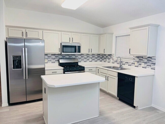 Building Photo - 17400 Bottle Springs Ln