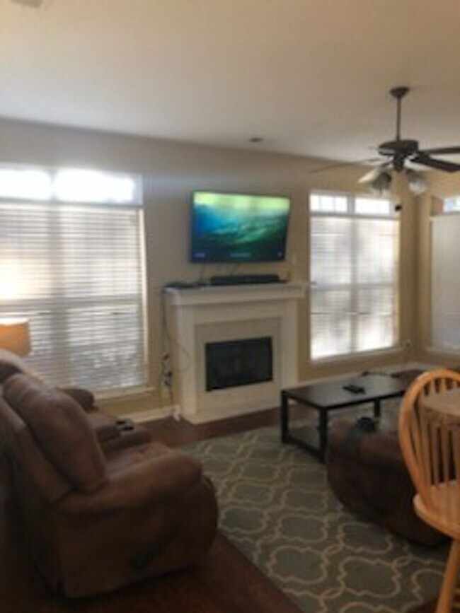 Building Photo - Renovated 4 Bedroom 2.5 Bath Home for Rent!