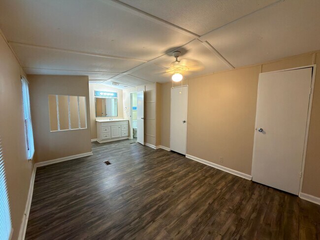 Building Photo - 178 Norwood Dr SE
