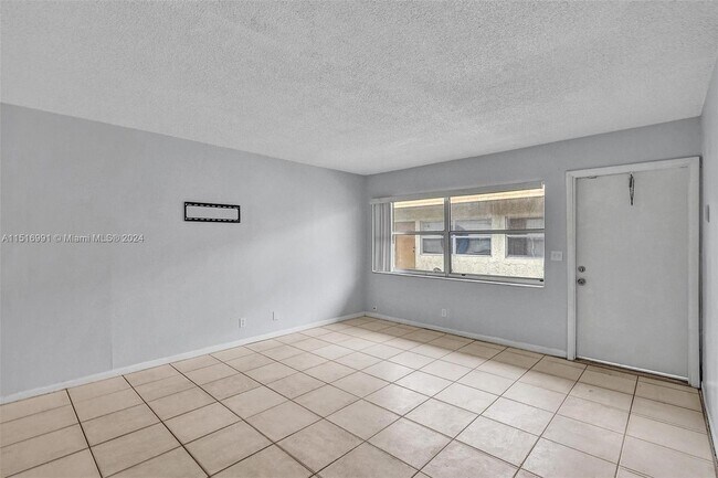 Building Photo - 5316 NW 24th Ct