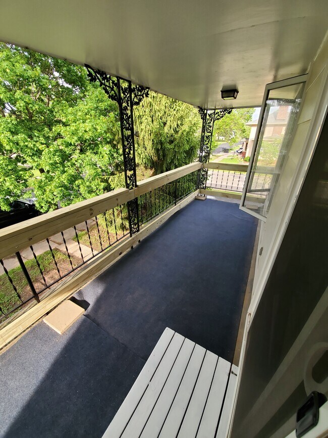 Building Photo - 212 E 5th