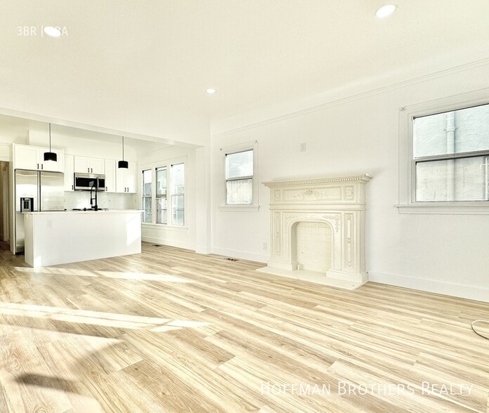 Building Photo - 330 N Spaulding Ave