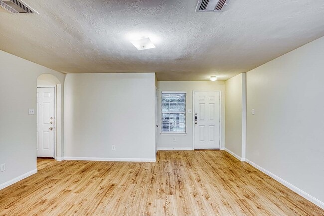 Building Photo - 18811 Dennington Dr