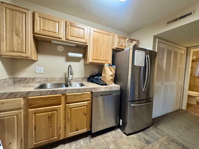 Building Photo - Cree