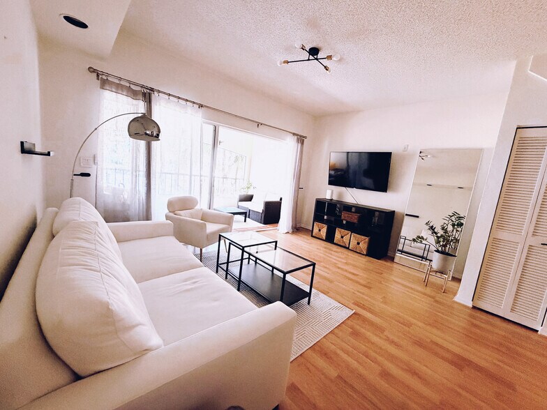 Building Photo - 1018 Woodshire Ln